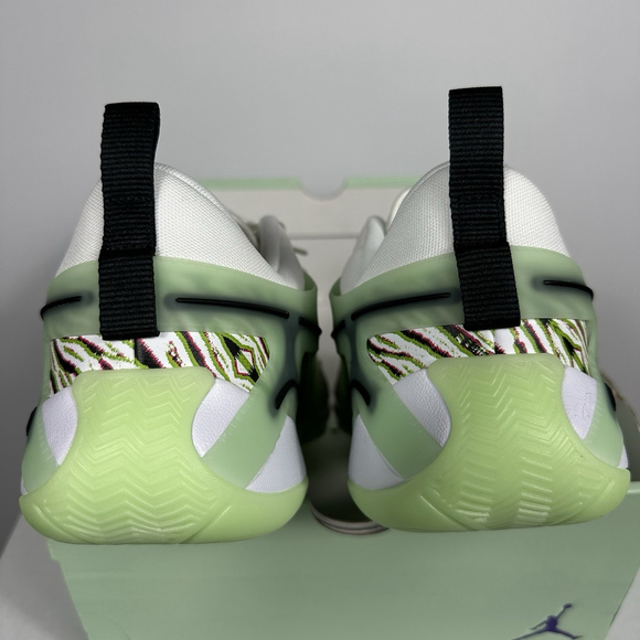 Nike Jordan Heir Green Basketball Sneakers Mens 12.5/Women’s 14 Vapor Green main image 4